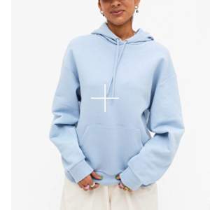 Ljusblå hoodie från monki. Storlek S men oversized. Nypris: 250 