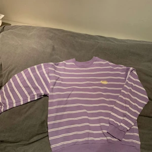 Lila Junkyard tröja st XL - Junkyard tröja i 10/10 skick, bra passform