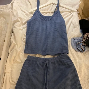 Pyjamas set  - Från shein. As bekvämt och super fint!! Bra material, strl S