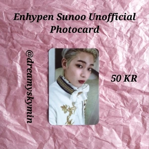 Enhypen Sunoo Unofficial Photocard - Unofficial Photocard på Sunoo från Enhypen. Gratis frakt och freebies ingår i köpet. Kostar bara 50 KR. Kontakta mig om du är sugen på att köpa.