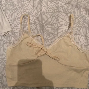 Linne från Shein strl S/36  - Ett söt linne från Shein som jag aldrig använt. Köpt av en annan här på plick. Tyvärr för liten för mig. Strl S/36 och köparen står för frakt