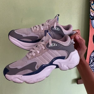 Adidas Sneakers  - Super flotte og behagelige Adidas Sneakers. 