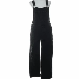 Svarta hängselbyxor - Snygga hänngselbyxor som är för små och för korta för mig, jag är 172