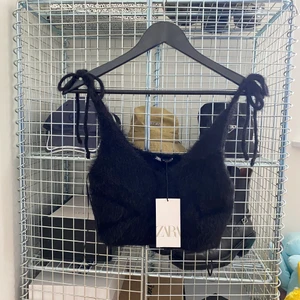 FLUFFIGT LINNE - Nytt fluffigt linne från Zara. Nytt med tag kvar.