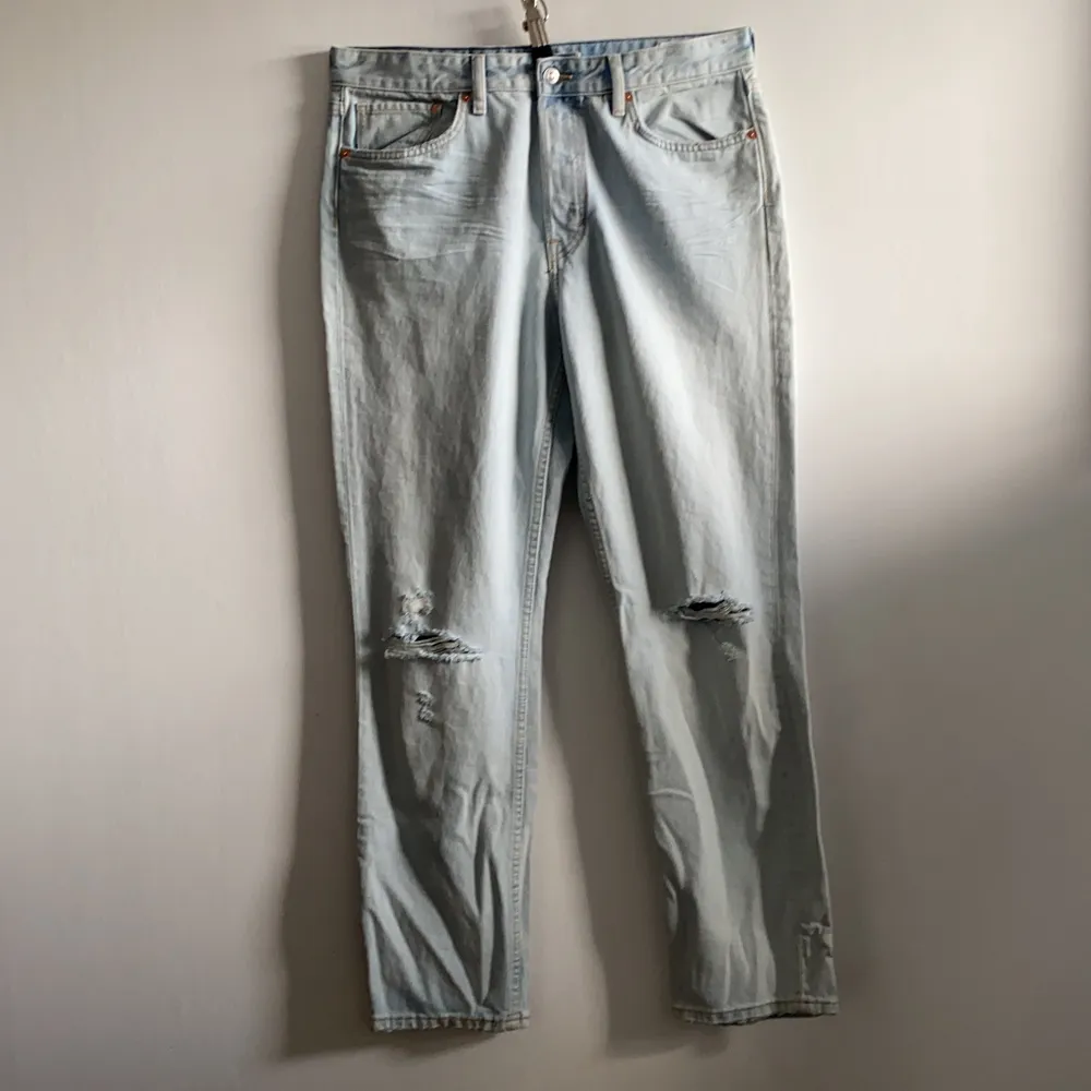 H&M vintage fit high waist Denim jeans. Helt ny, har aldrig använts!. Jeans & Byxor.