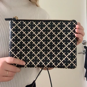 By Marlene Birger väska - Super fin väska från Marlene Birger⭐️ inte använt på länge⭐️ fint skick⭐️ passar bra till alla outfit⭐️            Lägger ut igen pågrund av oseriös köpare! 
