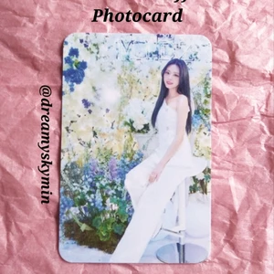 ITZY Yuna Unofficial Photocard - Unofficial Photocard på Yuna från ITZY. Gratis frakt och freebies ingår i köpet. Kontakta mig om du är sugen på att köpa! Kostar bara 50 KR.