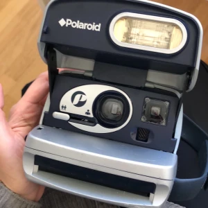 Polaroid camera vintage  - It is working according to the owner said :) more pics please DM  Ägaren sa att det var bra. Fungerar !// no example photo thanks 