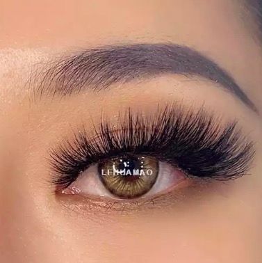 Förvandla din look med ett par fransar från Yaazbeauty. Dessa överdådiga fransar ger en otroligt längd med en känsla av lyx. Fransarna är mjuka, lätta och återanvändbara vid skötsel. Fransarna passar vid alla möjliga tillfällen. OBS!Lim säljs separat.. Accessoarer.