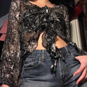 Jättefin tröja!! - Supernajs tröja med najs tryck! BUD:140kr!