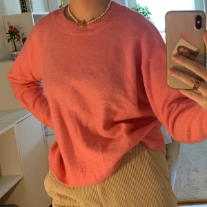 Rosa stickad tröja - Säljer min superfina rosa stickade tröja! 💞 köparen står för frakten men jag möter även upp i Lund💞 