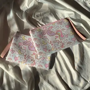 Pretty bag/purse for anything! For more information, feel free to message me.