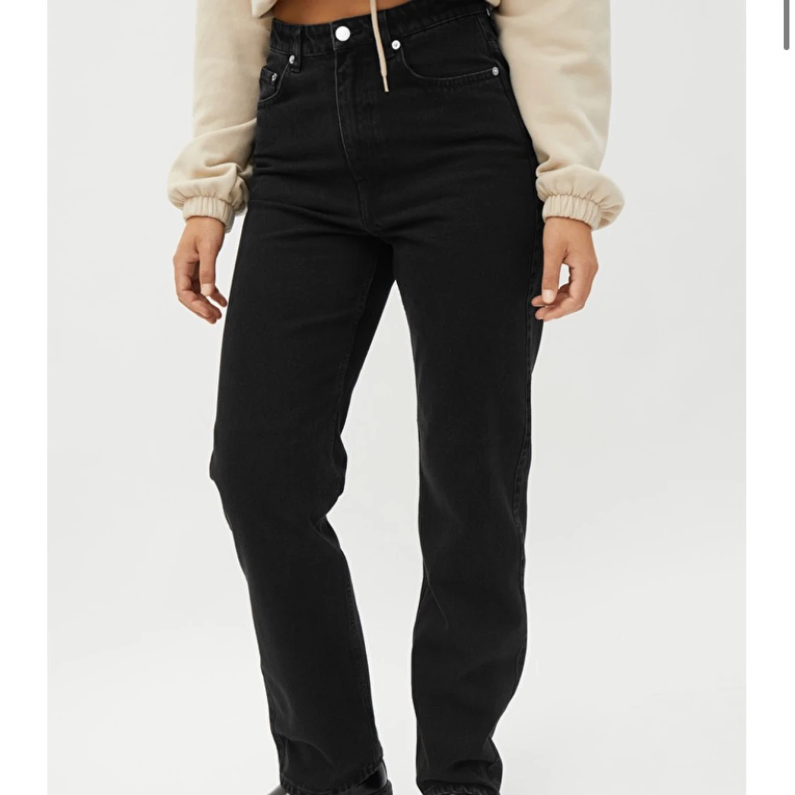 Svarta & långa högmidjade Jeans