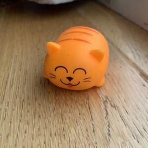 Säljer denna jätte sköna katt stressbollen! ❤️ är du intresserad skriv gärna, du står för frakten! 🥰 (tvättar såklart innan jag skickar) 