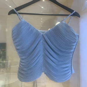 Armani korsett topp  - Riktigt couture topp från Armani. Storlek 38