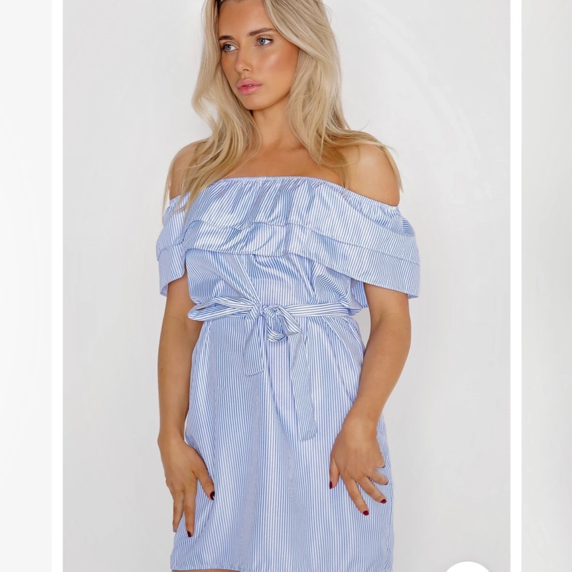 Blå/vit randig kort klänning 