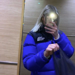 The North Face Nuptse 1996 - FUNDERAR på att sälja denna oterooliga jacka 😍 