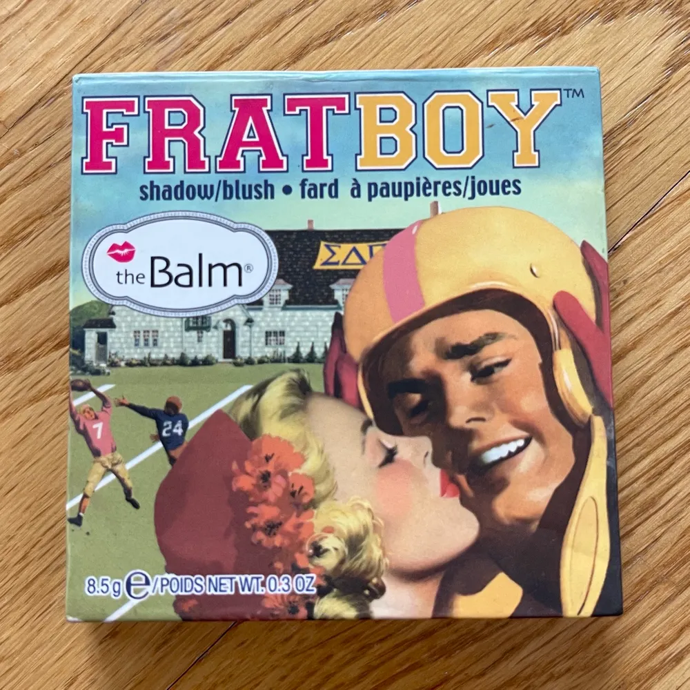 Fratboy blush från The Balm. Inte använd så många gånger, men superrr fin!. Accessoarer.