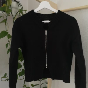 Ulltröja från Weekday - Ulltröja från Weekday med dubbel dragkedja