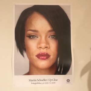 Poster från fotografiska med Rihanna som motiv! 50x70 cm nypris: 245kr 