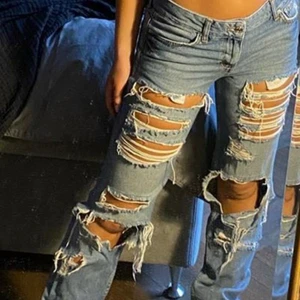 Jeans - slitna jeans, bra skick, från gina Tricot, säljer då dom är lite små på mig 