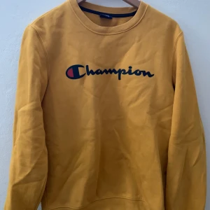 Champion Sweatshirt - Strl S, lägger upp denna igen