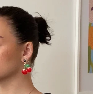 Körsbärörhängen 🍒 - Köpa secondhand! Lätta!🍒