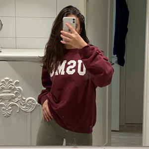 Vintage vinröd sweater - Vintage vinröd sweater! Bud från 400, säljes direkt för 500 + frakt ⚡️