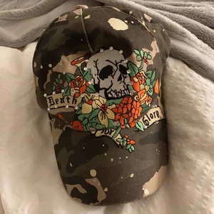 Von dutch  - En kustommade Von dutch original keps. Justerbar i storleken. SKRIV PRIVAT VID INTRESSE