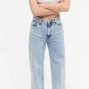 Säljer dessa jeans från monki modell yoko nypris 400 näst intill aldrig användna väldigt fina på