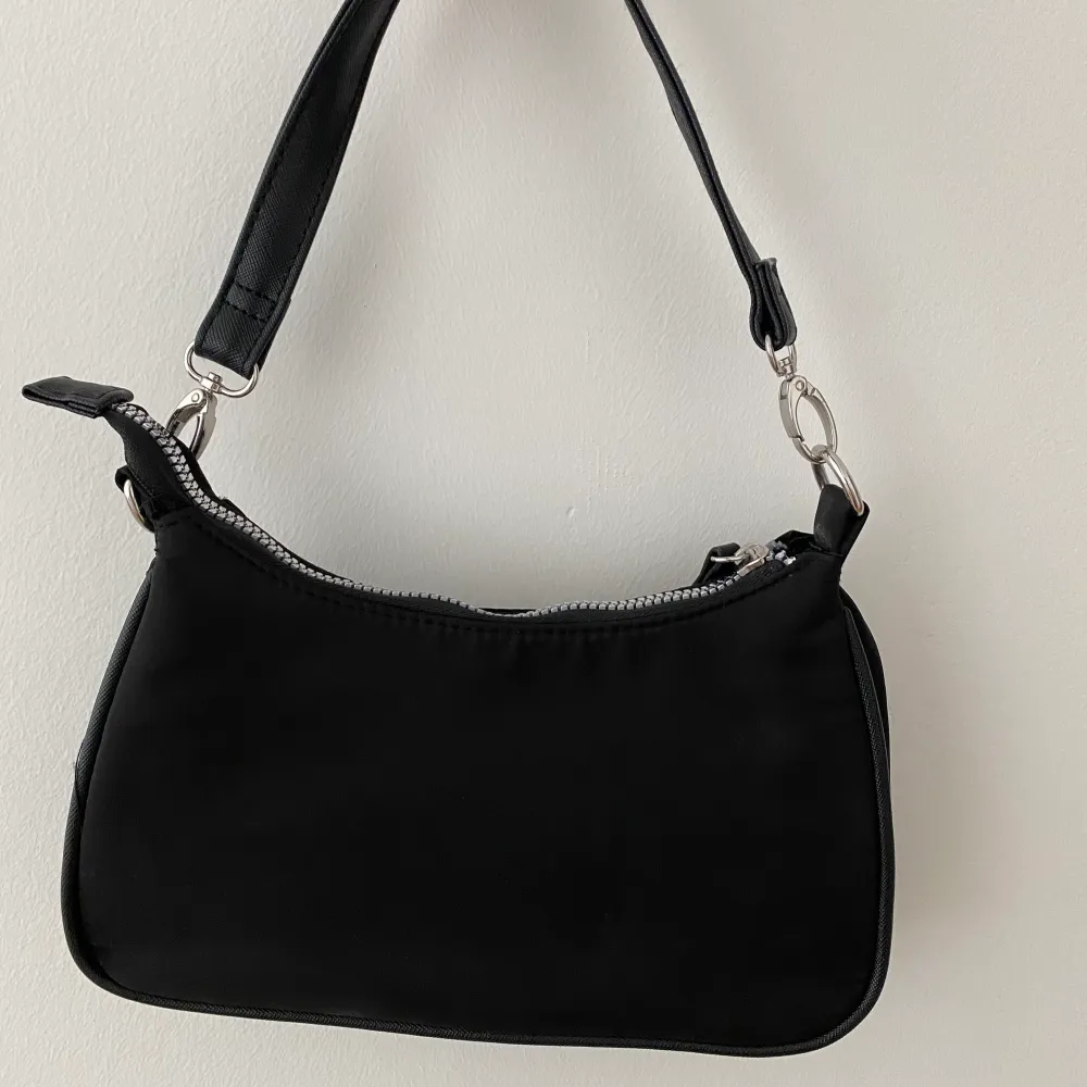 Black Handbag - never used . Accessoarer.