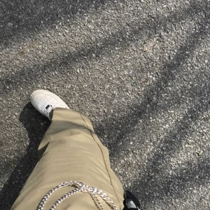 DICKIES byxor original 874 - Knappt använda Dickies byxor från Carlings. Dom är stl (bredd 31, längd 32). Jag är 180 lång och har i vanliga fall M i byxor. Kom med bud