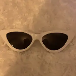 Vita retro solglasögon 🤍 dom e typ oanvända 