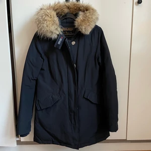 Woolrich parkas  - Superfin och varm jacka från Woolrich, inköpt för 7000 kr på NK. 