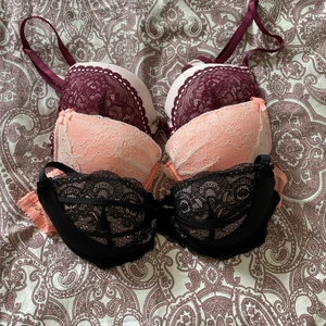 Bh:ar - Bh:ar i olika färger, alla är i storlek 75C och knappt använda! 30kr/st.     Skickas mot spårbarfrakt eller hämtas i arlöv☀️