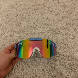 Pit vipers från fyndiq  - Säljer ett par nya fake Pit vipers från fyndiq aldrig använda, ord pris 123.