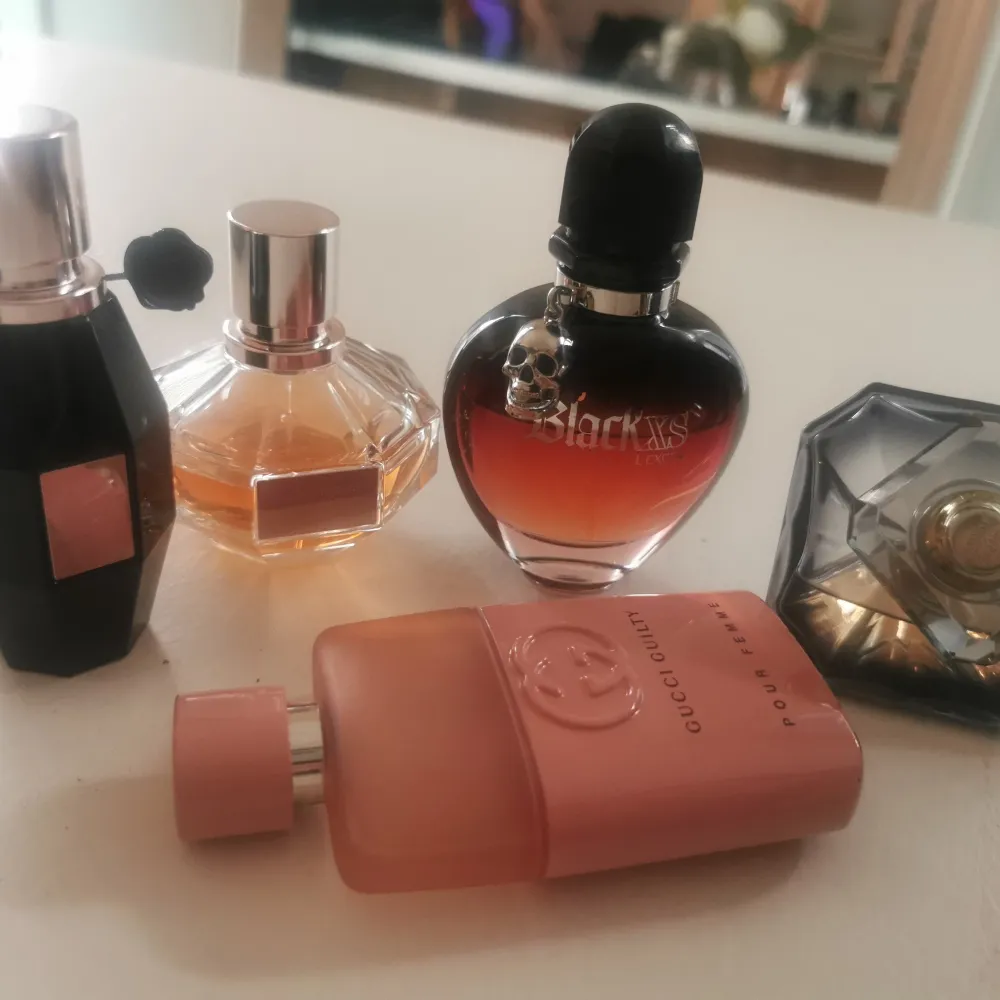 GUCCI guilty Love 50ml nypris 969kr (50%kvar) Säljes för 300kr || PACO RABANE xs l'Exces 50ml Nypris 825kr (80% kvar) 300kr || VICTOR&ROLF Flowerbomb midnight 30ml Nypris 640kr (70%kvar) 200kr || VICTOR&ROLF Flowerbomb nectar 50ml Nypris 1060kr (75%kvar) 400kr || LANCOME tresor la nuit 30ml Nypris 595kr (40%kvar) 100kr. Parfym.