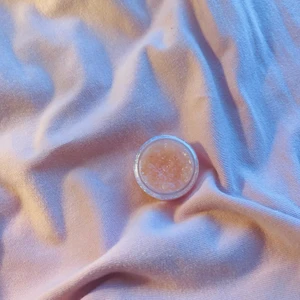 Lipsrub - Helt ny fin  lipsrubs färgen är nude/rosa 