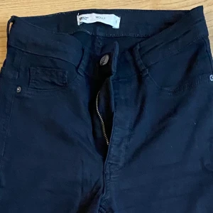 Molly jeans stl S ( Känns mer som Xs ) - Använd ett par gånger