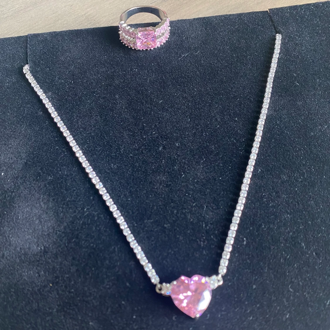 Diamanthalsband och diamantring