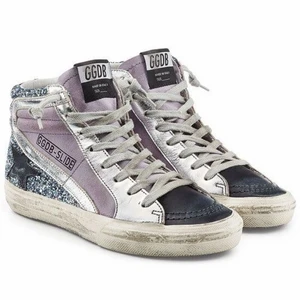 Intressekoll - Tänkte kolla intresset på mina golden goose skor. De är i använt skick men inga defekter. Bud från 700