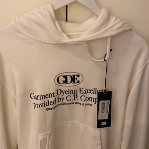 C.P Company Hoodie - Säljer min C.P Company hoodie. Aldrig använd och inga defekter!! Nypris 2195kr