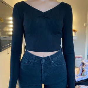 V ringad topp - V ringad svart topp från vero Moda. Storlek XS, 170kr inkl frakt🤩 aldrig använd. 