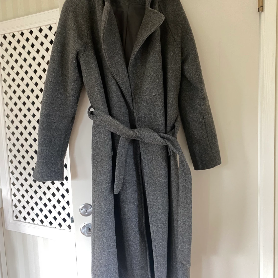Mörk grå Vinterkappa 