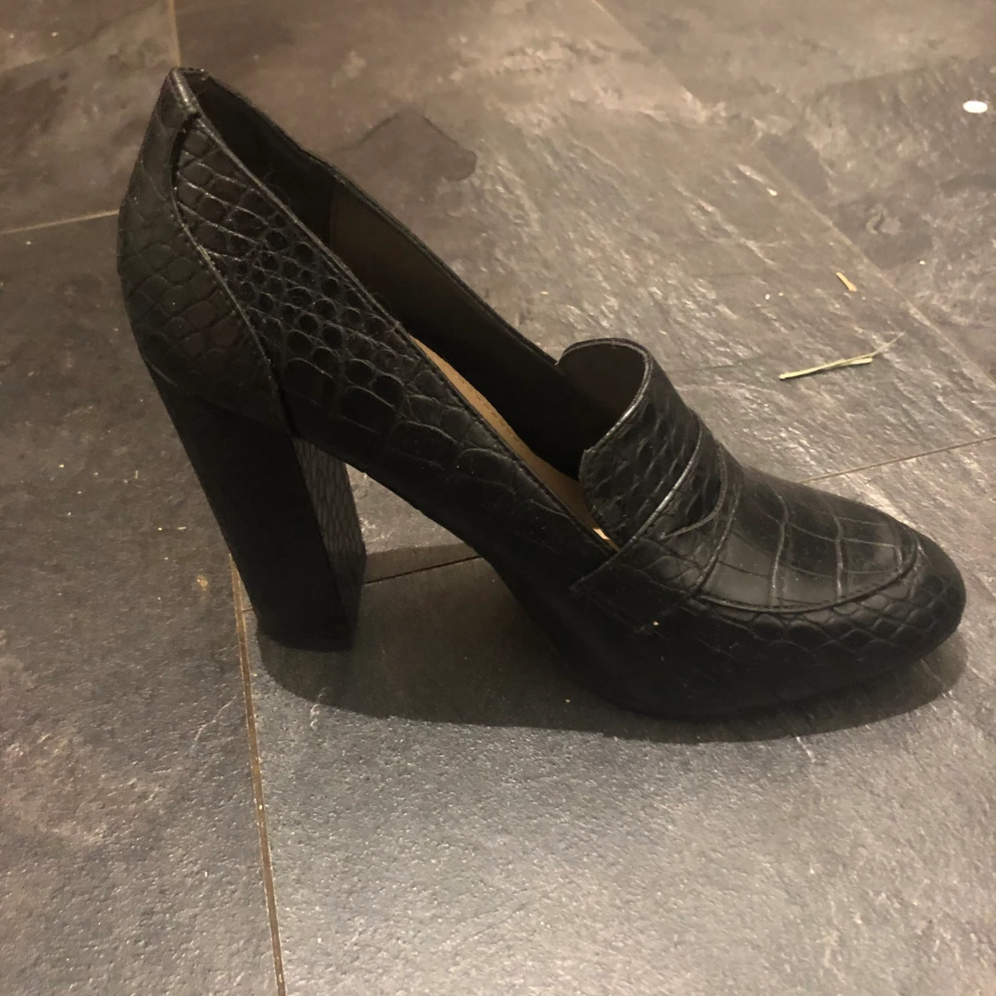 Snygga svarta klackskor - 91