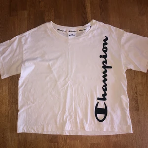 Champion T-Shirt - Vit T-Shirt, strl. S