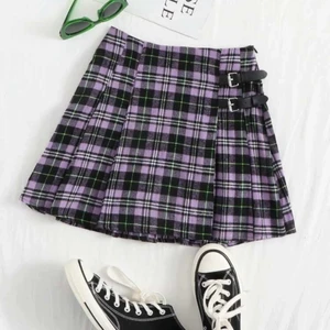 violet checkered skirt strl S/M - purple checked skirt for sale, worn only twice.