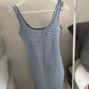 Randig Klänning - Klänning från Forever21, använd fåtal gånger.