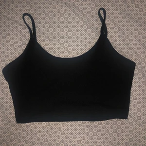 Linne - Ribbat snyggt linne i storlek m (passar även s/xs).                               Köparen står för frakten!