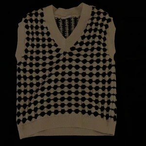 Stickad kofta - Stickad kofta från MANGO. Om du undrar något eller vill se plagget på skriv till mig :) 